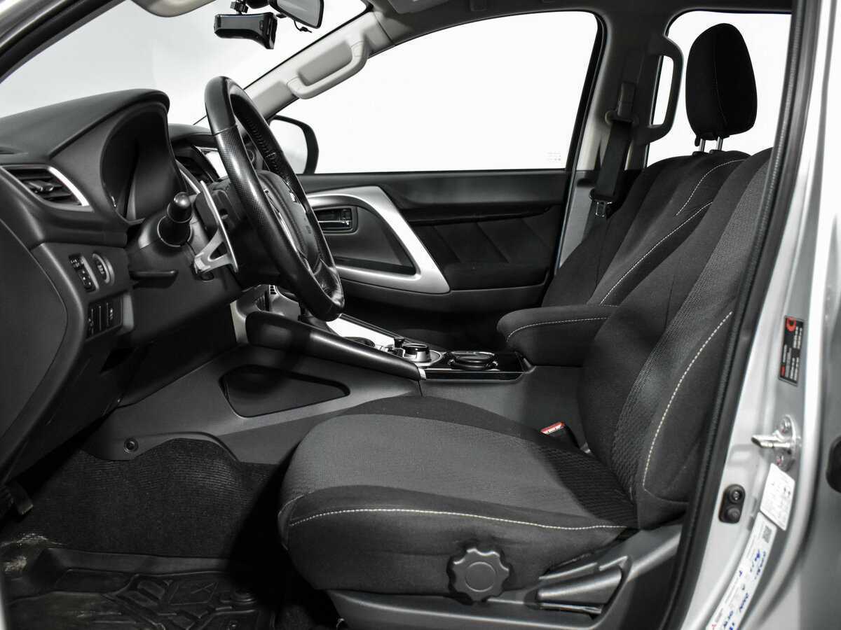 Mitsubishi Pajero Sport с пробегом — 2019 год. Фото: #9