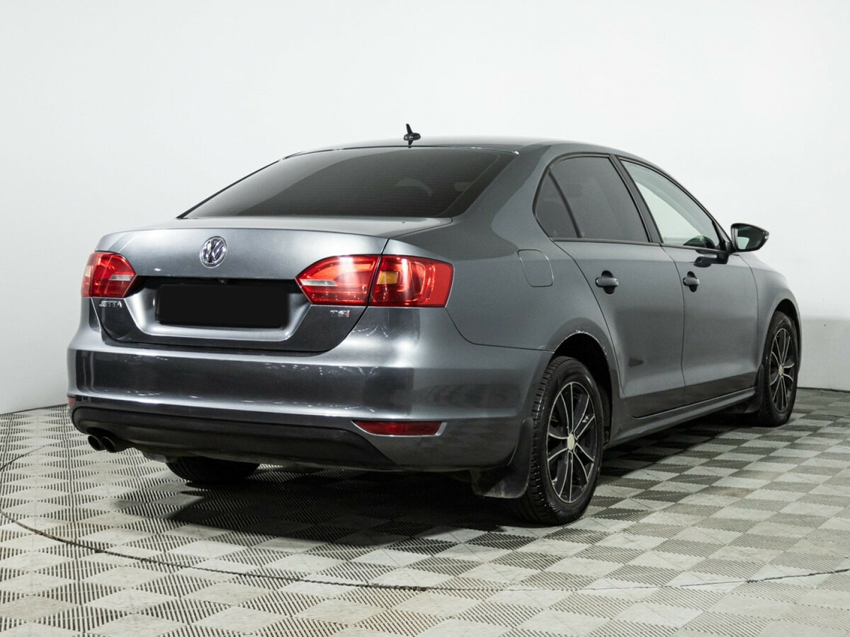 Volkswagen Jetta с пробегом — 2011 год. Фото: #4
