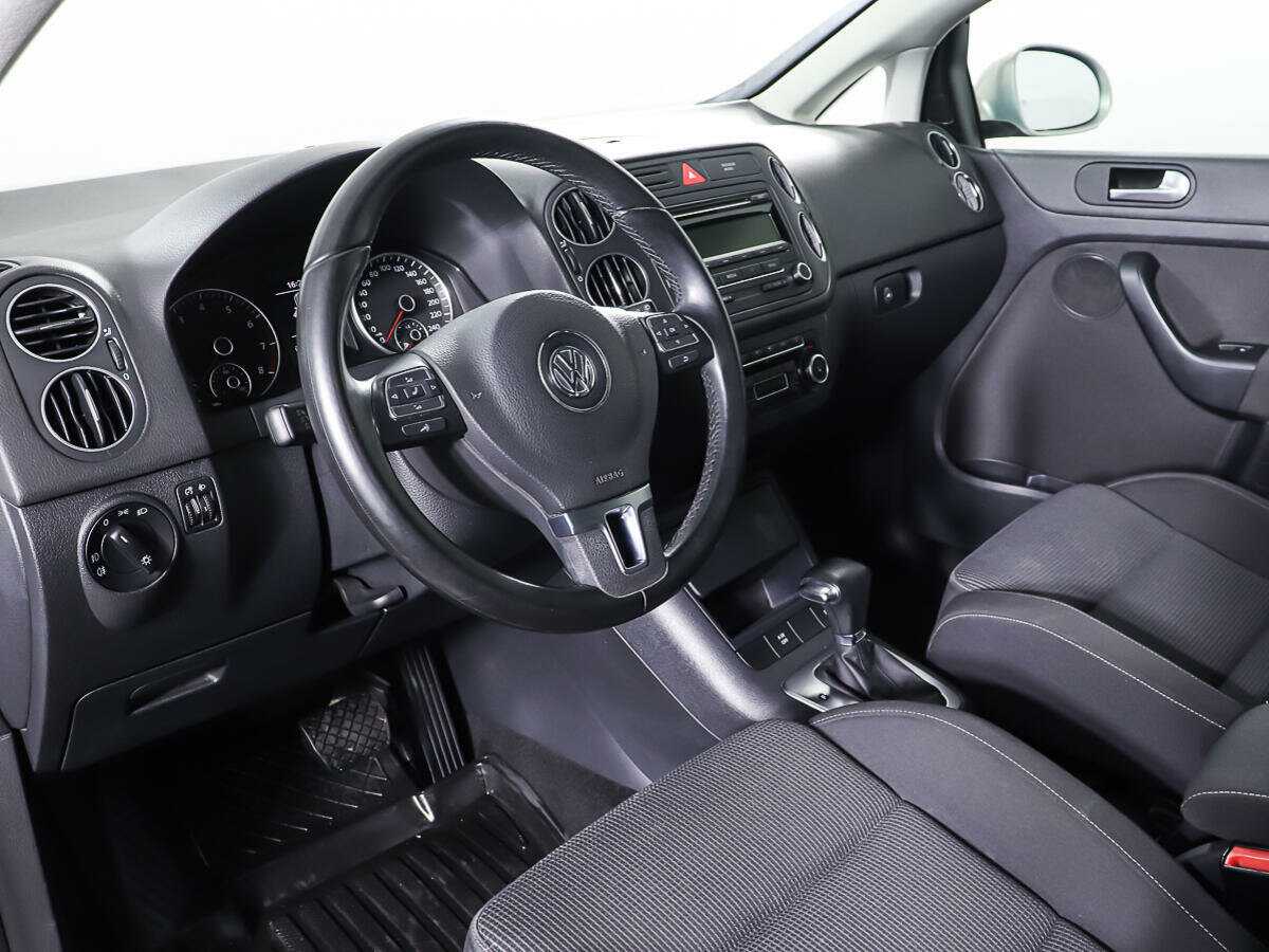 Volkswagen Golf Plus с пробегом — 2010 год. Фото: #12