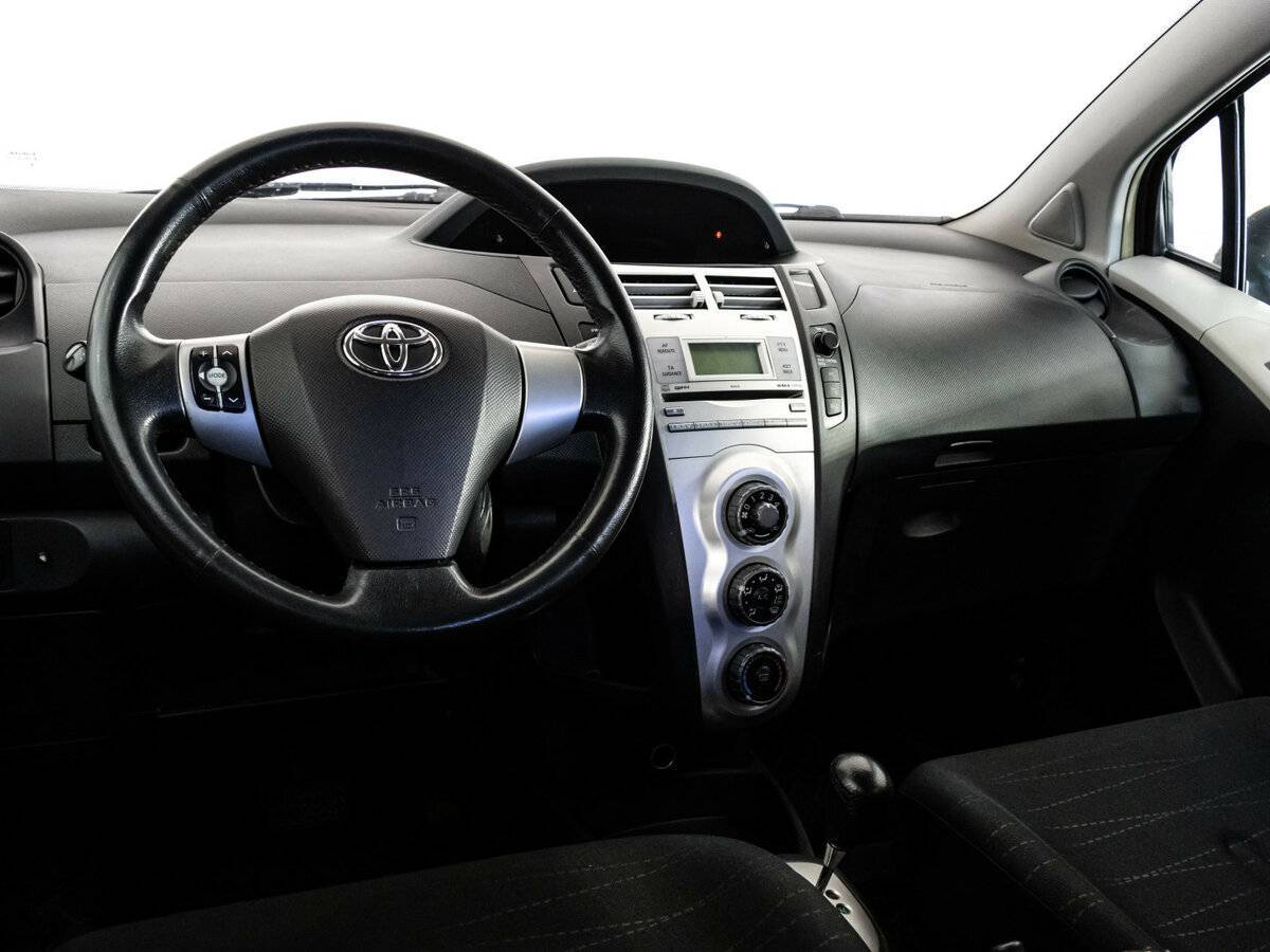 Toyota Yaris с пробегом — 2006 год. Фото: #9