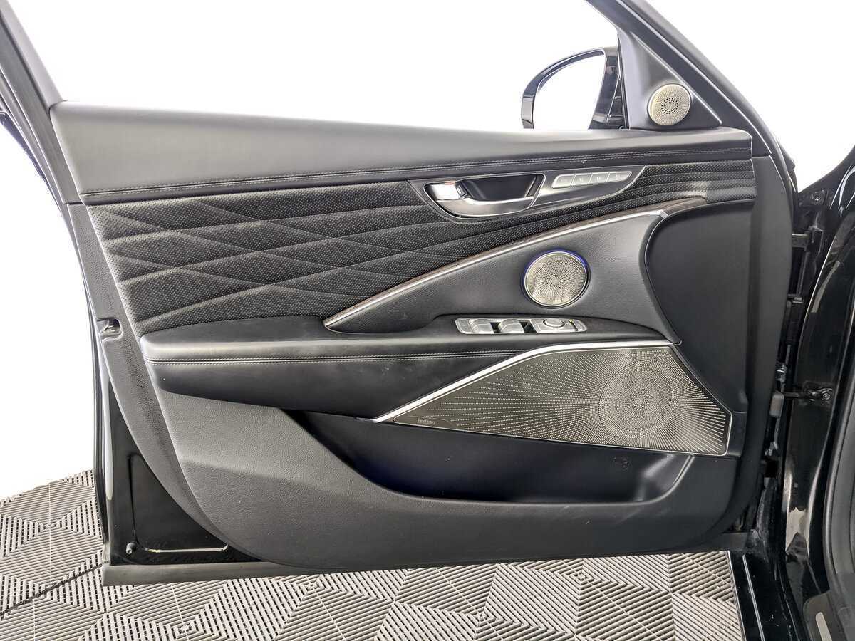 Kia K900 с пробегом — 2019 год. Фото: #14