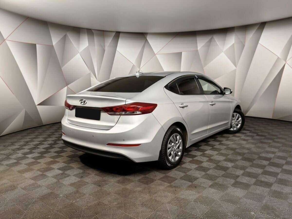 Hyundai Elantra с пробегом — 2018 год. Посмотреть фото