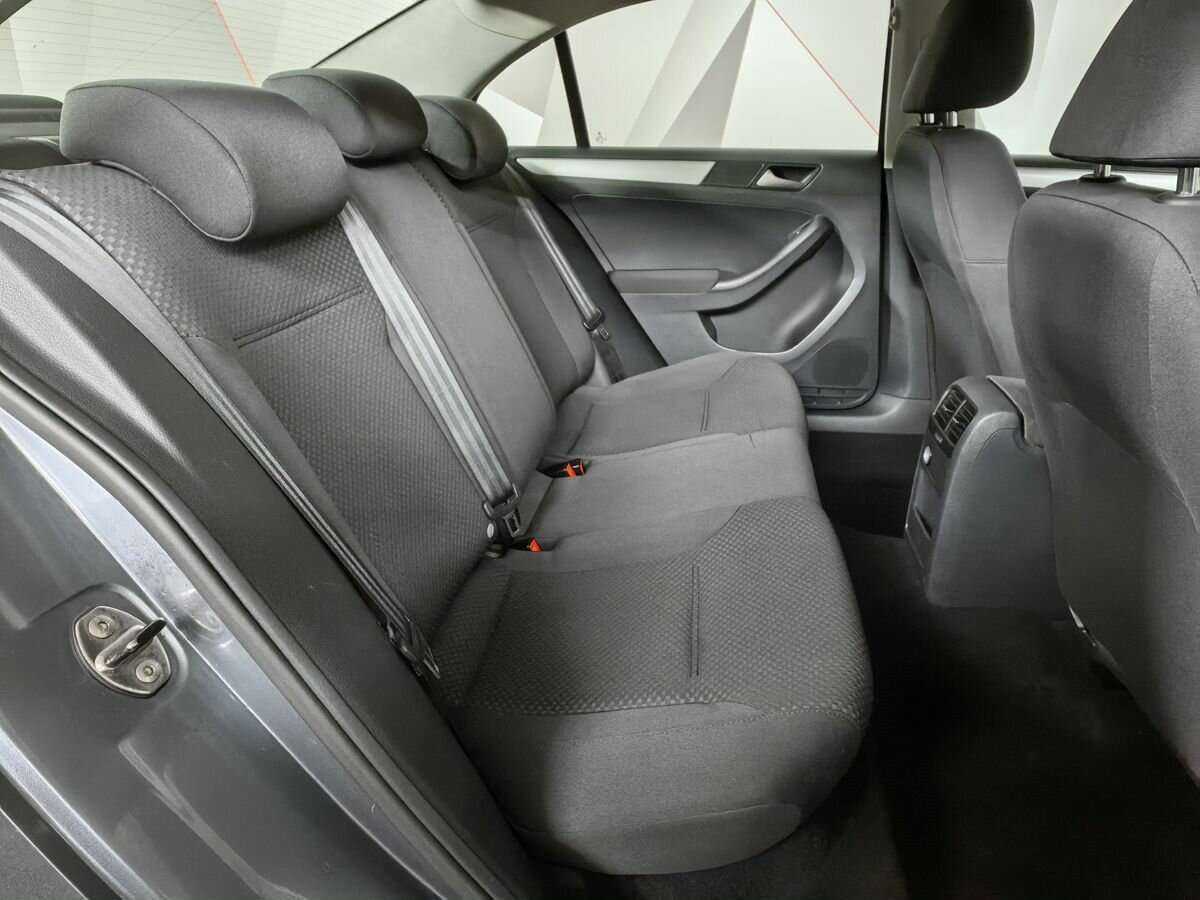 Volkswagen Jetta с пробегом — 2011 год. Фото: #11