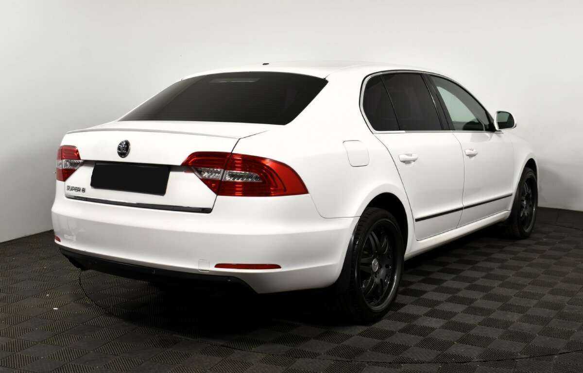 Skoda Superb с пробегом — 2015 год. Фото: #2