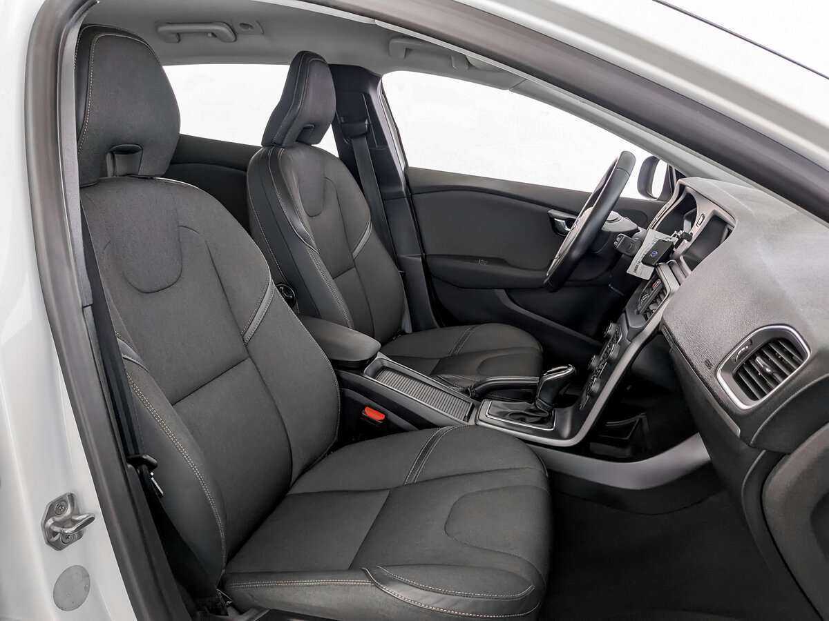 Volvo V40 Cross Country с пробегом — 2014 год. Фото: #18
