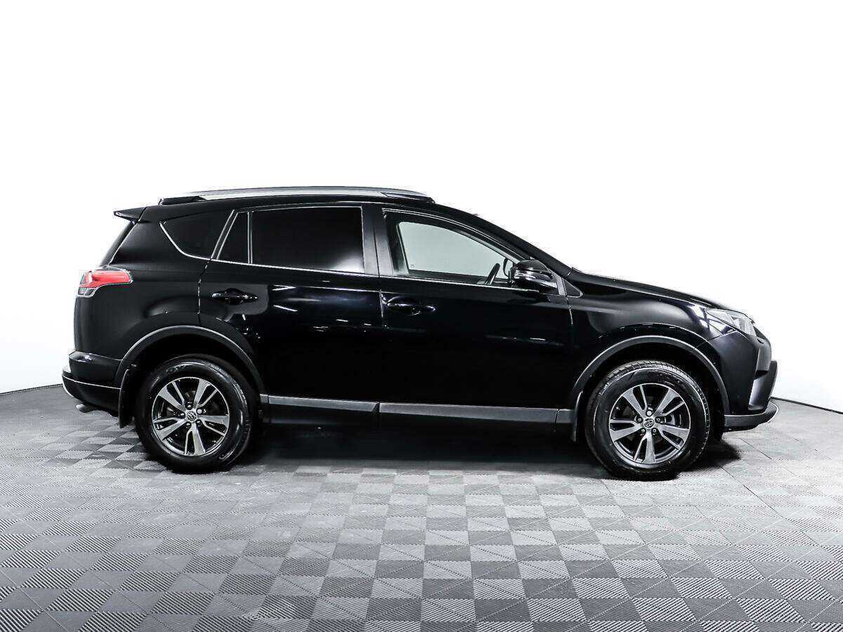 Toyota RAV4 с пробегом — 2017 год. Фото: #3