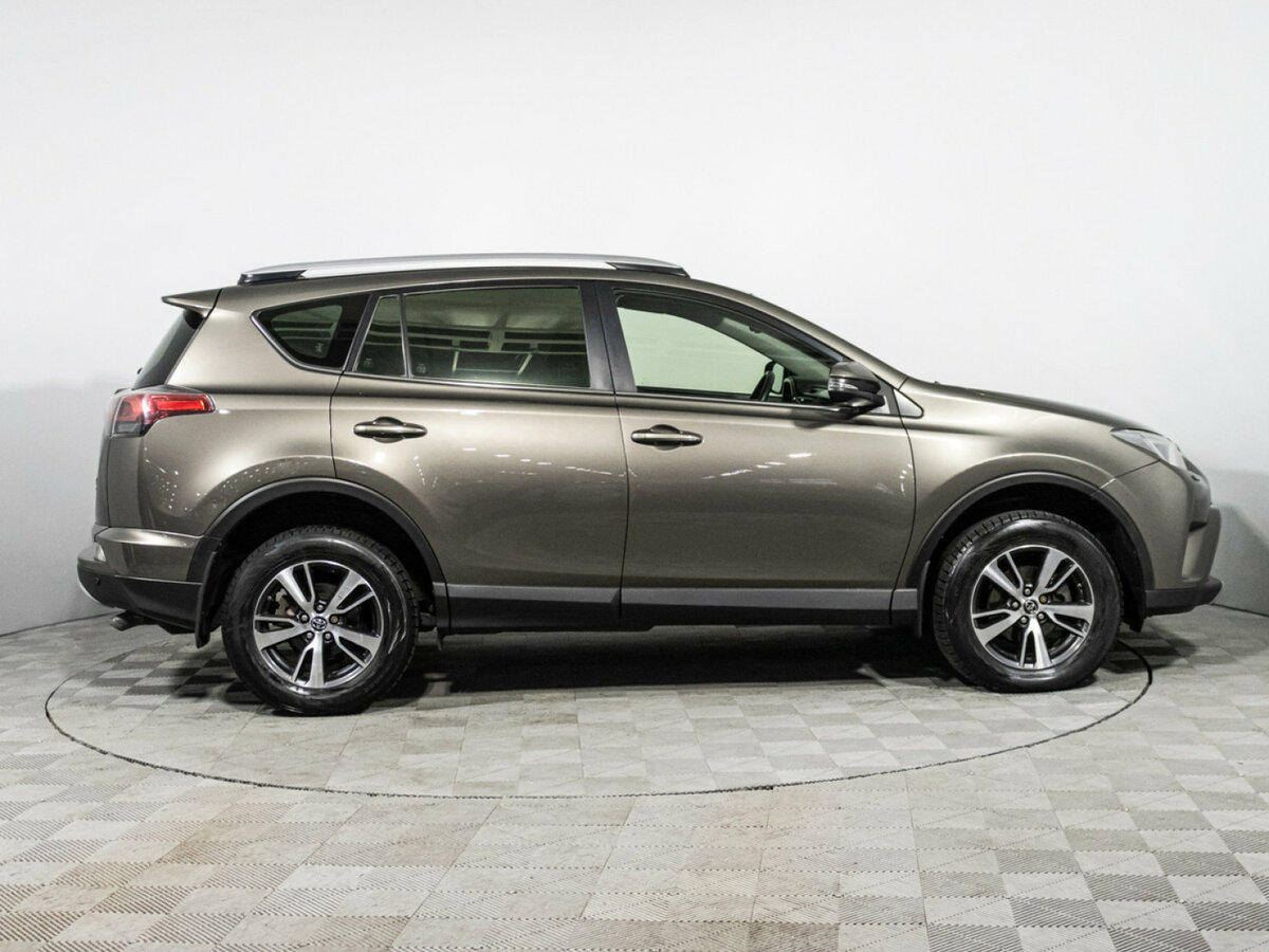 Toyota RAV4 с пробегом — 2015 год. Фото: #3
