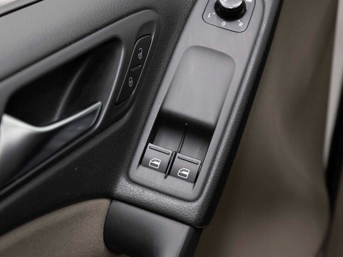 Volkswagen Golf с пробегом — 2011 год. Фото: #15