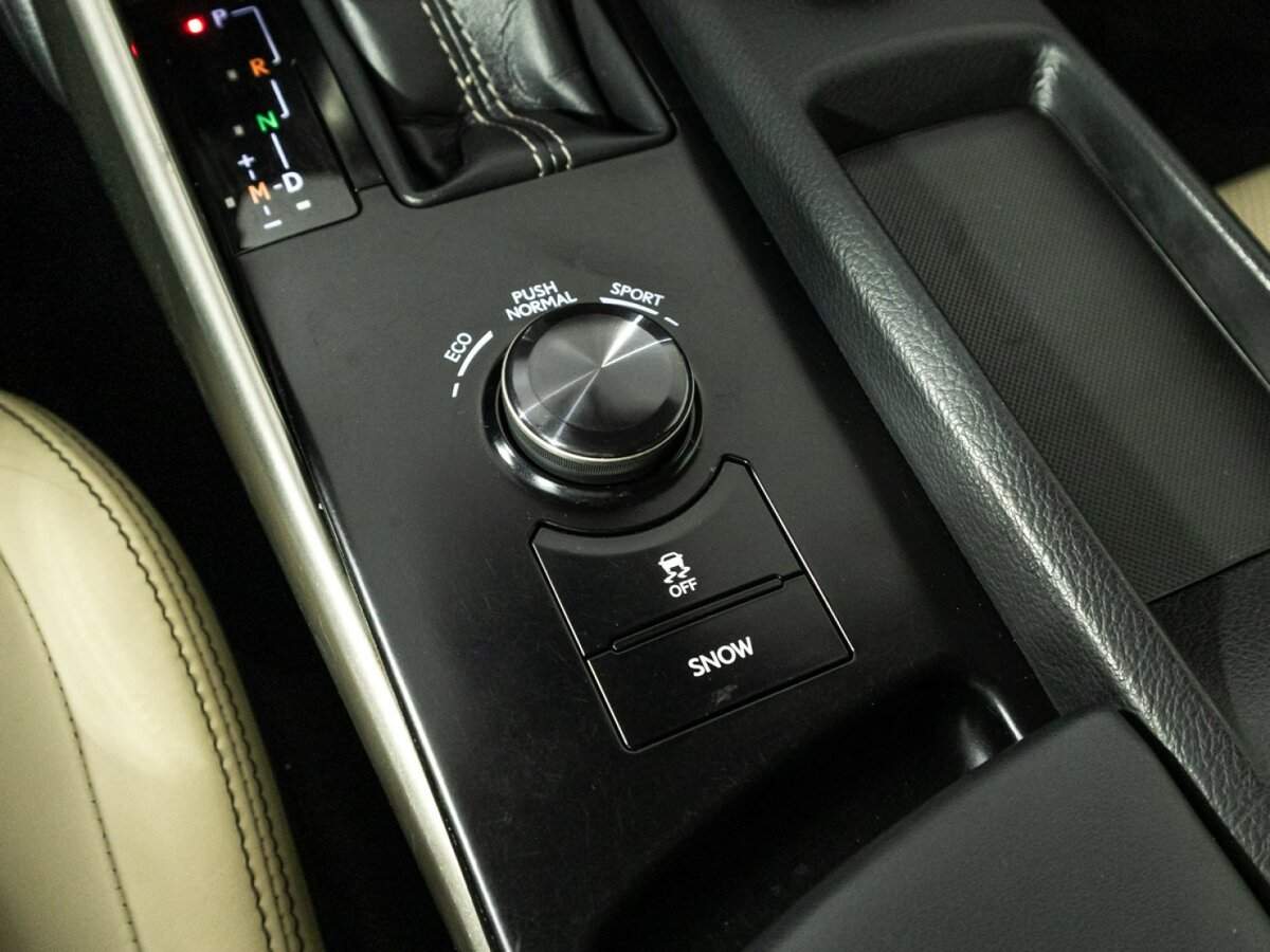 Lexus IS с пробегом — 2014 год. Фото: #18