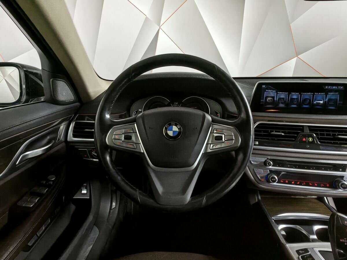 BMW 7 серии с пробегом — 2015 год. Фото: #14