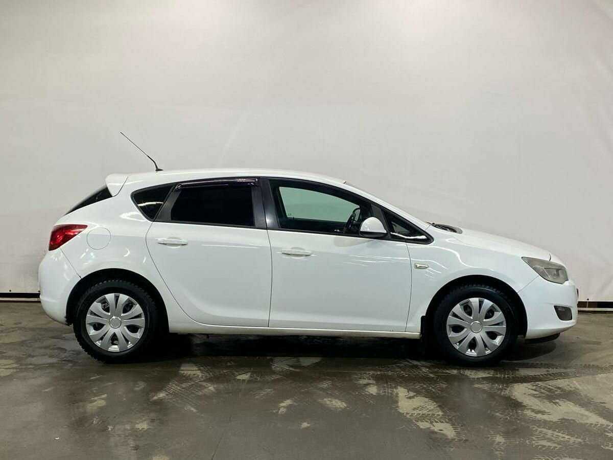 Opel Astra с пробегом — 2010 год. Фото: #3