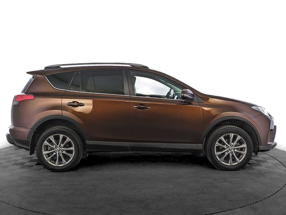 Toyota RAV4 с пробегом — 2017 год. Фото: #3