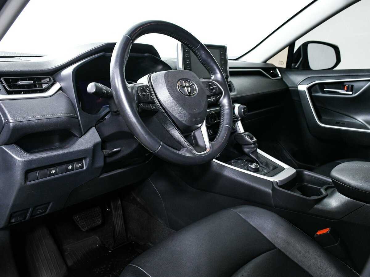 Toyota RAV4 с пробегом — 2022 год. Фото: #10