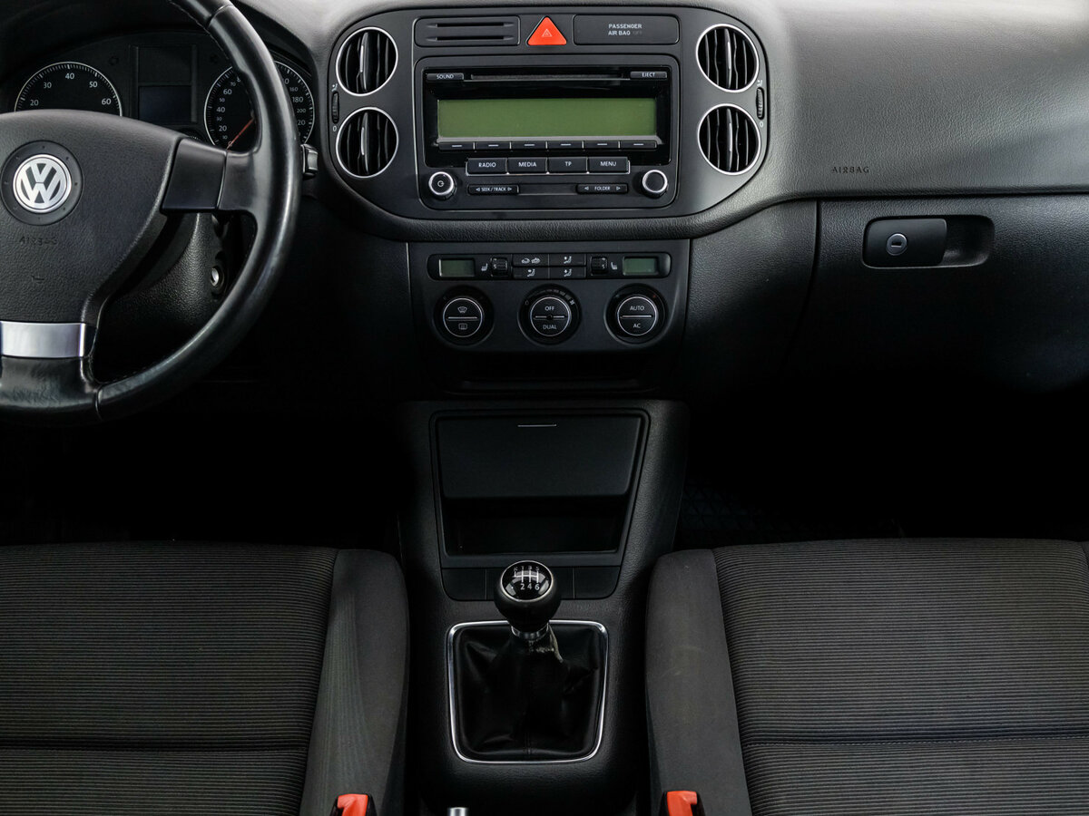 Volkswagen Golf Plus с пробегом — 2008 год. Фото: #11