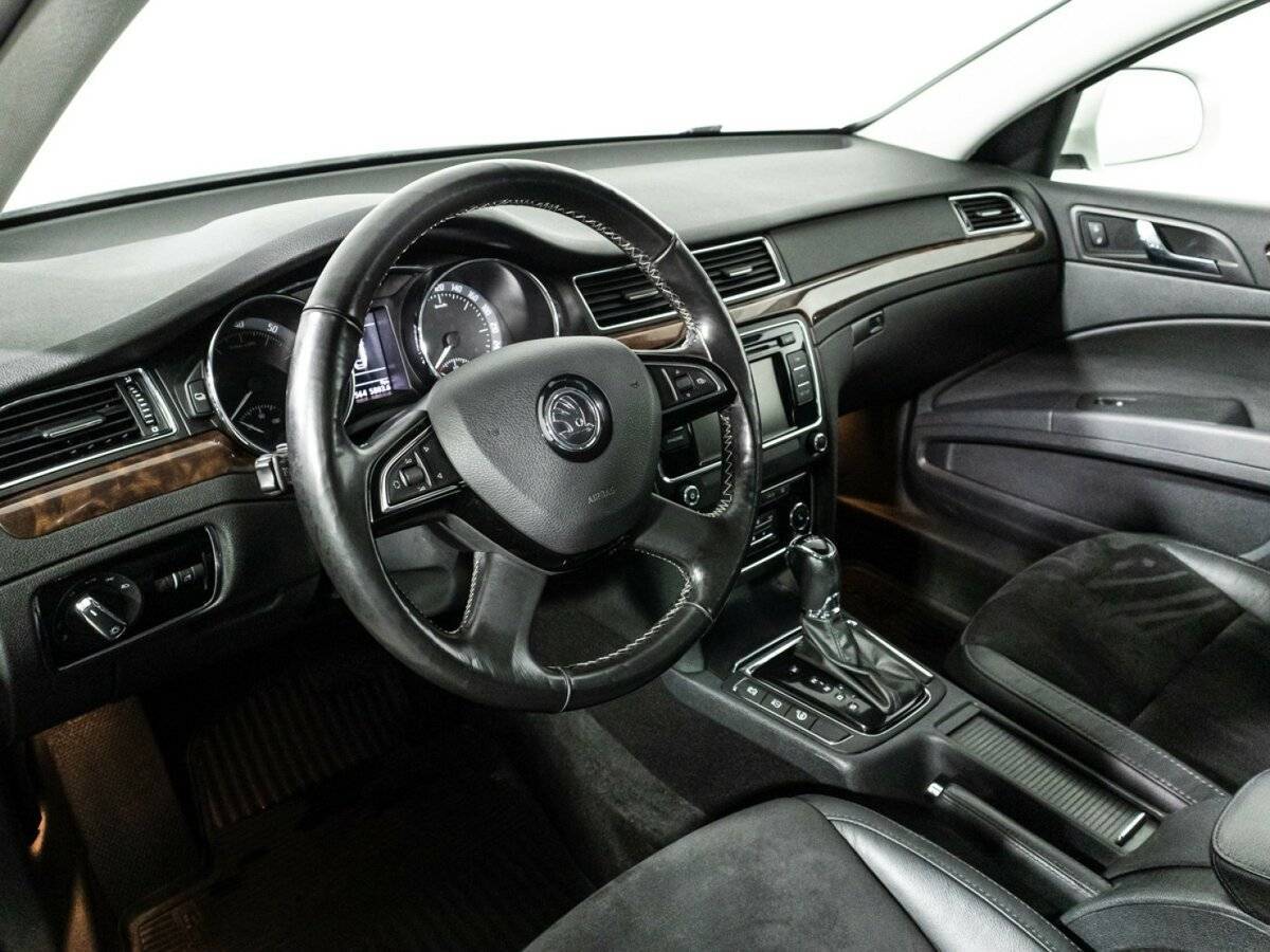 Skoda Superb с пробегом — 2013 год. Фото: #10