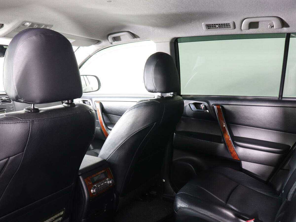 Toyota Highlander с пробегом — 2011 год. Фото: #9