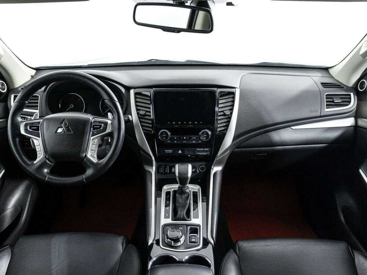 Mitsubishi Pajero Sport с пробегом — 2020 год. Фото: #12
