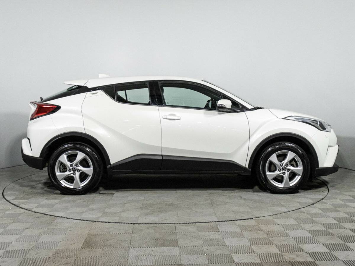 Toyota C-HR с пробегом — 2018 год. Фото: #3