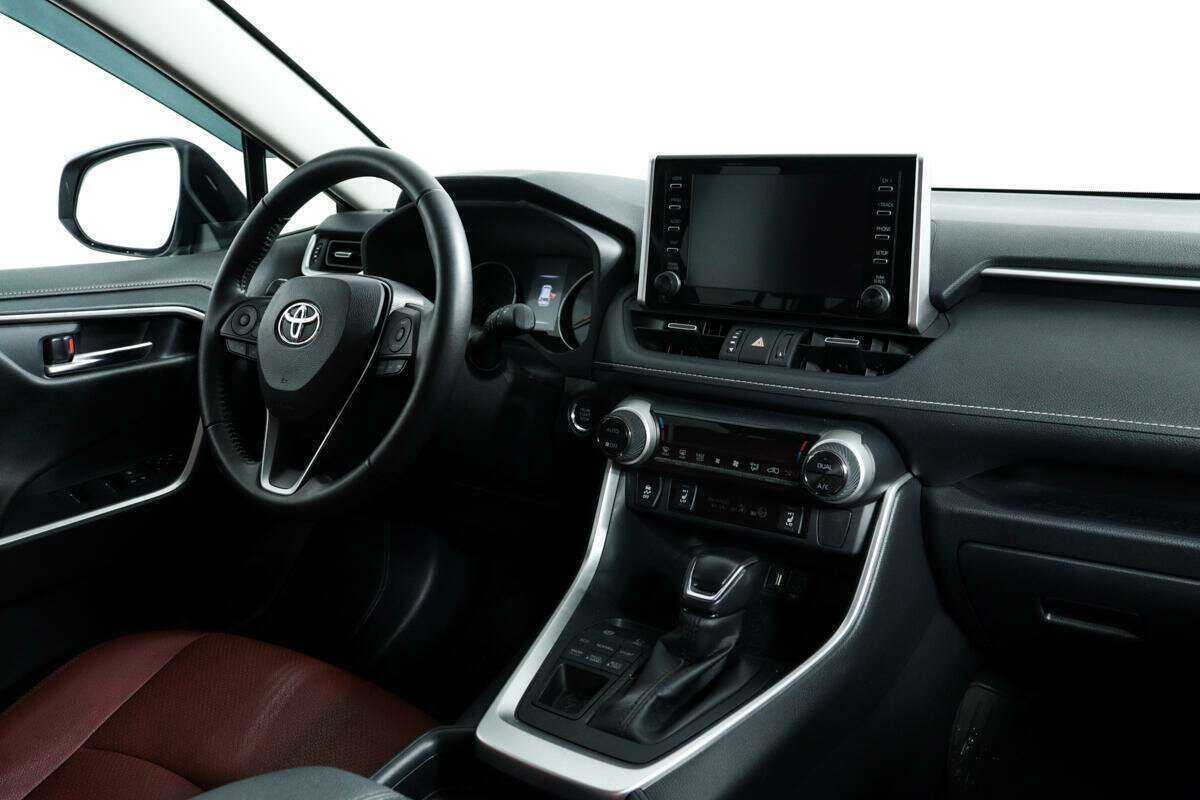 Toyota RAV4 с пробегом — 2021 год. Фото: #8