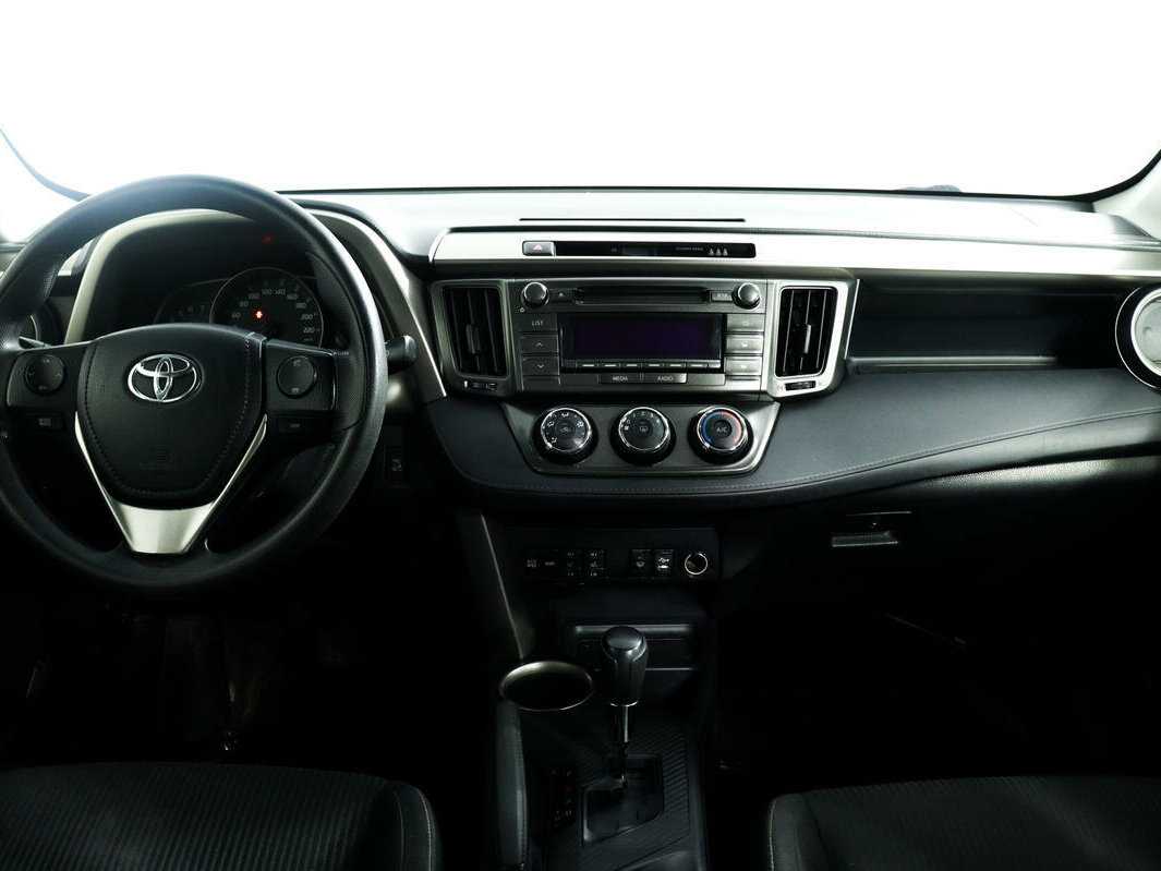 Toyota RAV4 с пробегом — 2013 год. Фото: #10
