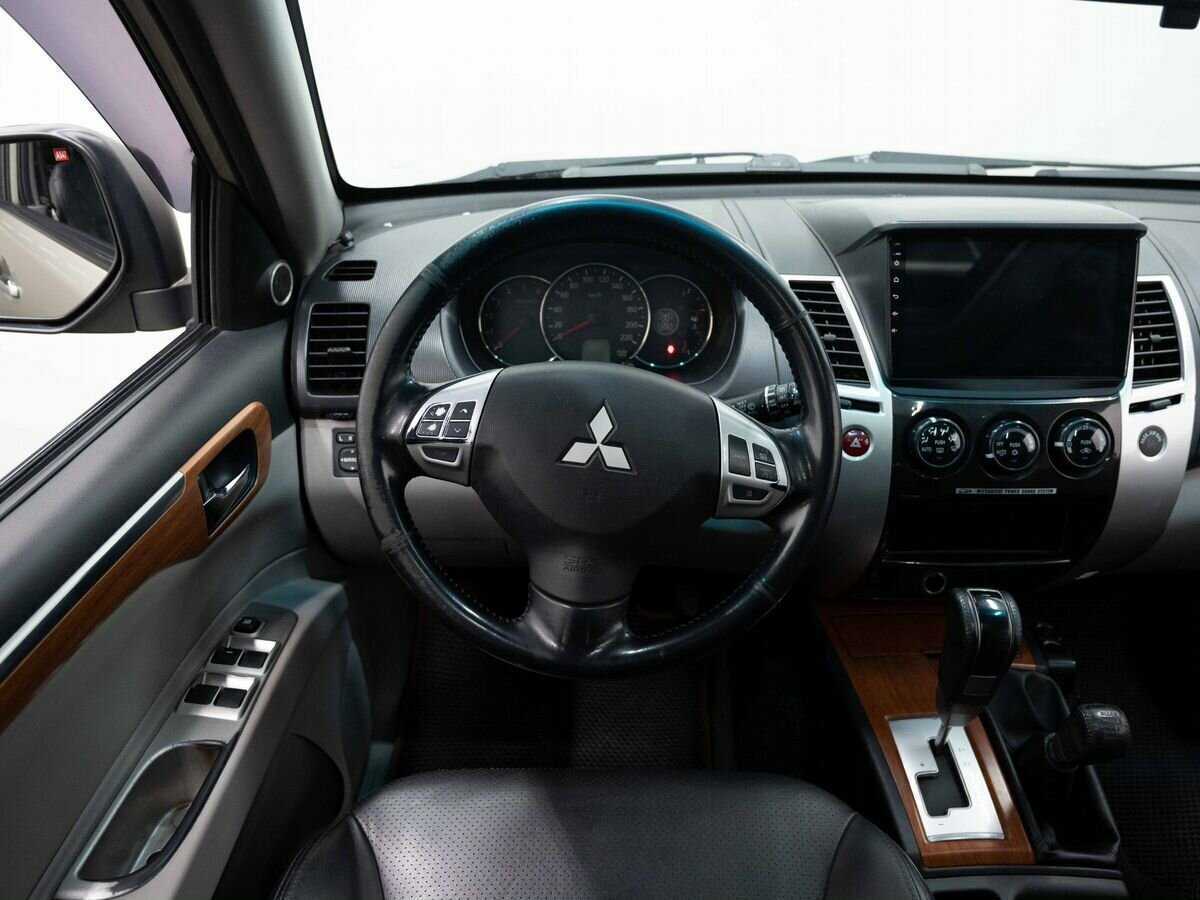 Mitsubishi Pajero Sport с пробегом — 2008 год. Фото: #12