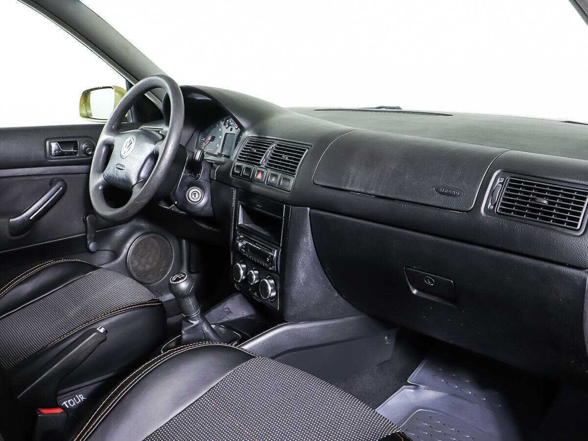 Volkswagen Golf с пробегом — 1999 год. Фото: #8