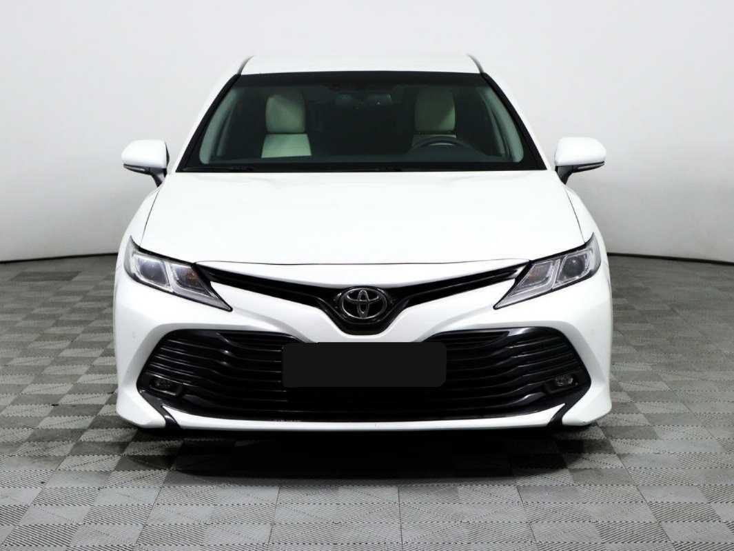 Toyota Camry с пробегом — 2019 год. Фото: #1