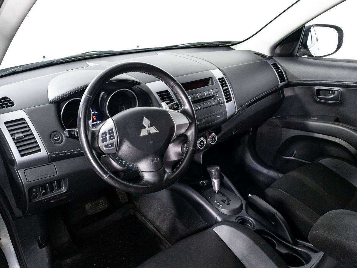 Mitsubishi Outlander с пробегом — 2010 год. Фото: #10