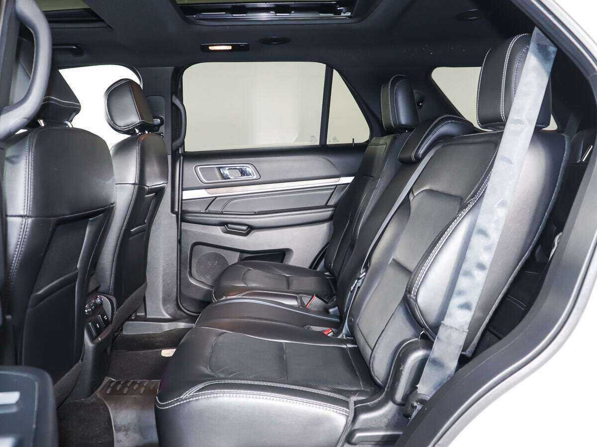 Ford Explorer с пробегом — 2017 год. Фото: #9