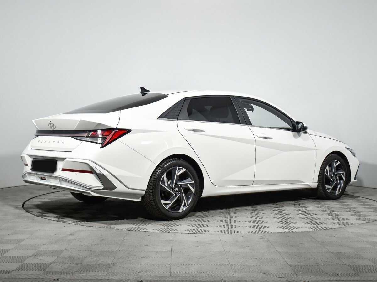 Hyundai Elantra с пробегом — 2023 год. Фото: #4