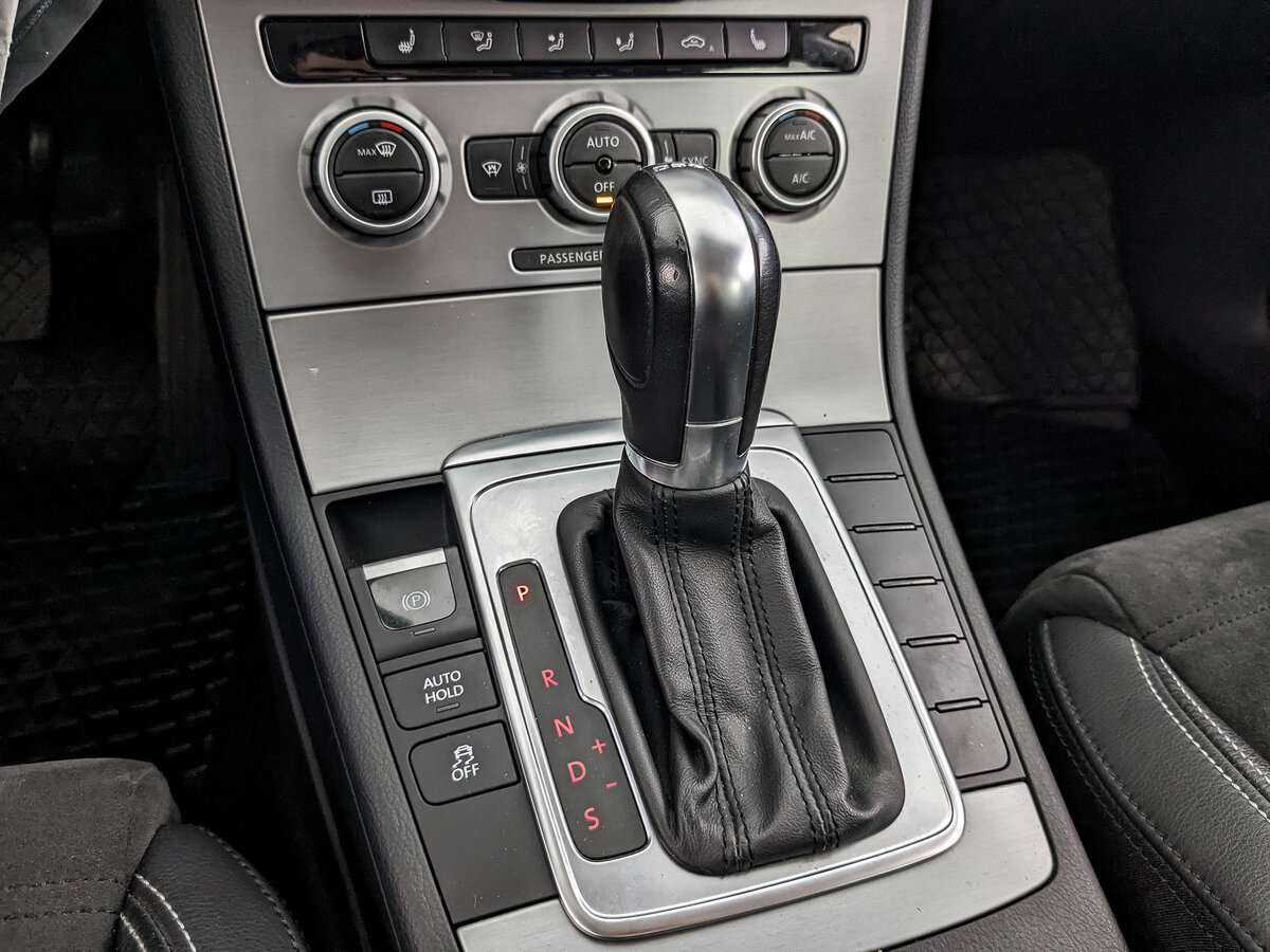 Volkswagen Passat CC с пробегом — 2012 год. Фото: #22