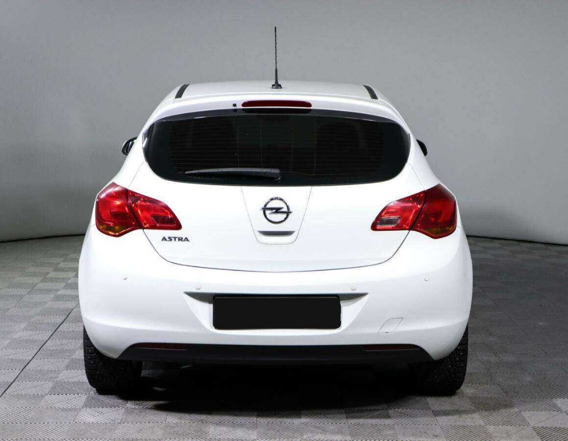 Opel Astra с пробегом — 2011 год. Фото: #4