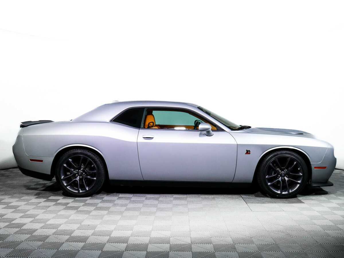 Dodge Challenger с пробегом — 2022 год. Фото: #3