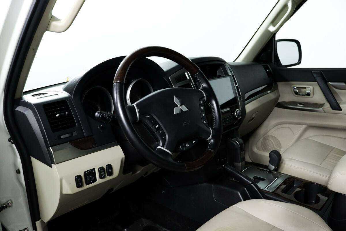 Mitsubishi Pajero с пробегом — 2019 год. Фото: #11