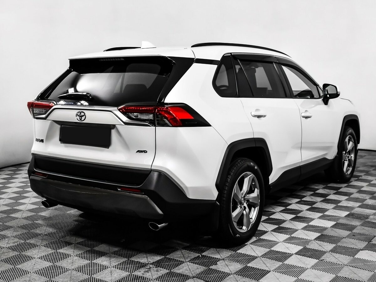 Toyota RAV4 с пробегом — 2021 год. Фото: #4