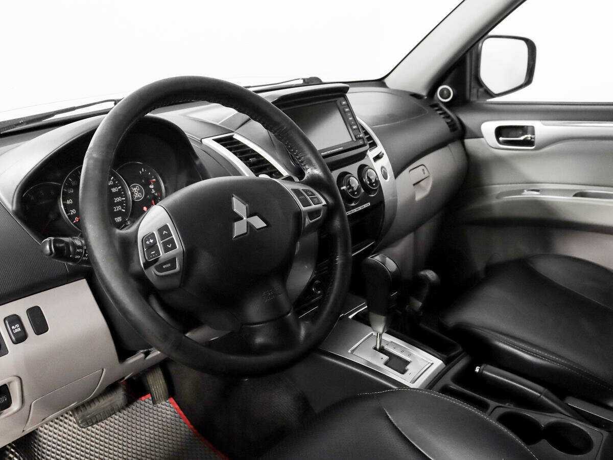 Mitsubishi Pajero Sport с пробегом — 2011 год. Фото: #8