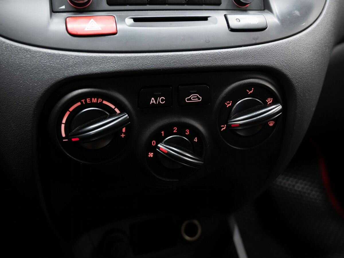 Kia Rio с пробегом — 2011 год. Фото: #17