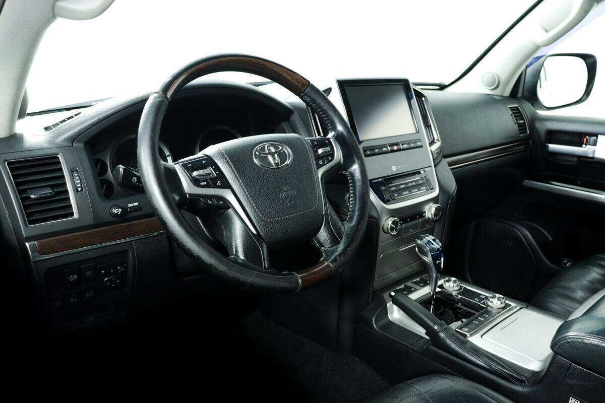 Toyota Land Cruiser с пробегом — 2015 год. Фото: #12