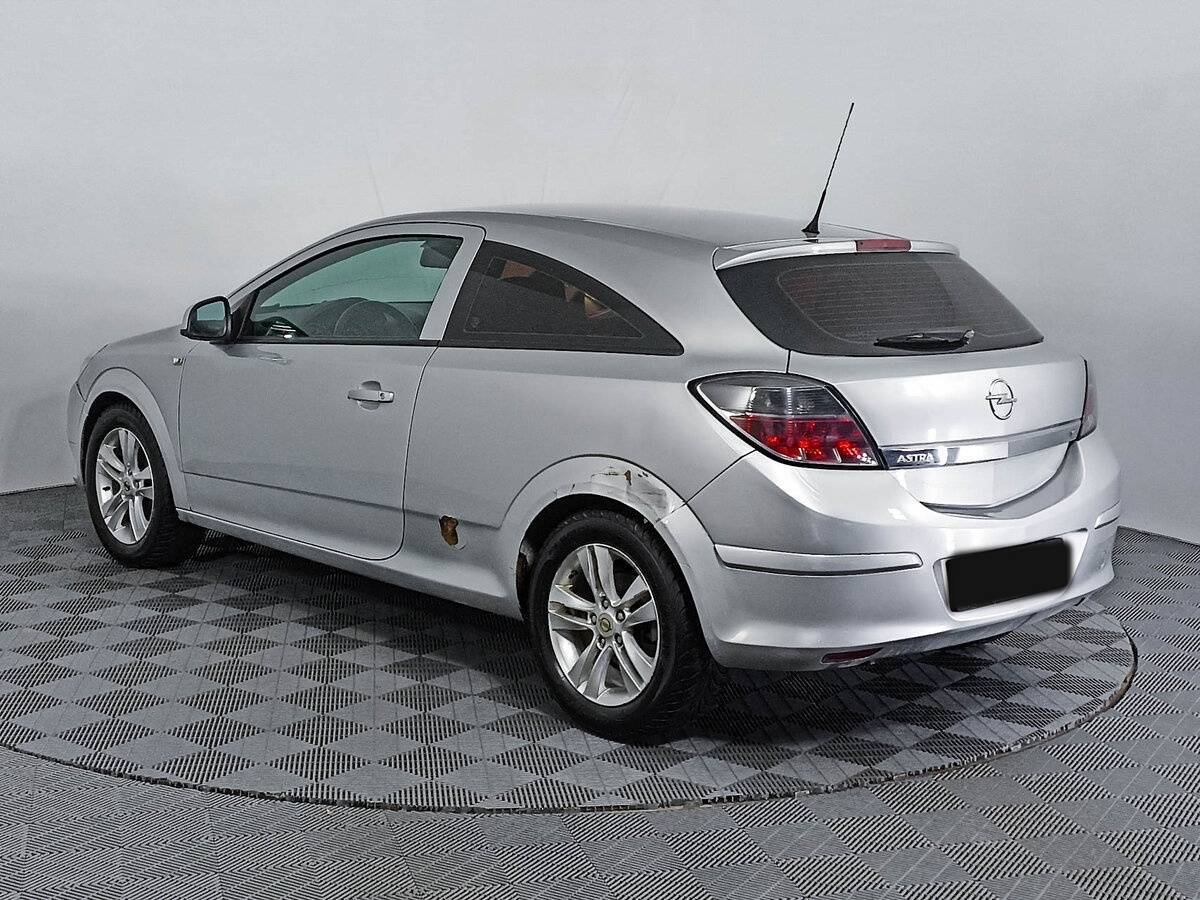 Opel Astra с пробегом — 2011 год. Фото: #6