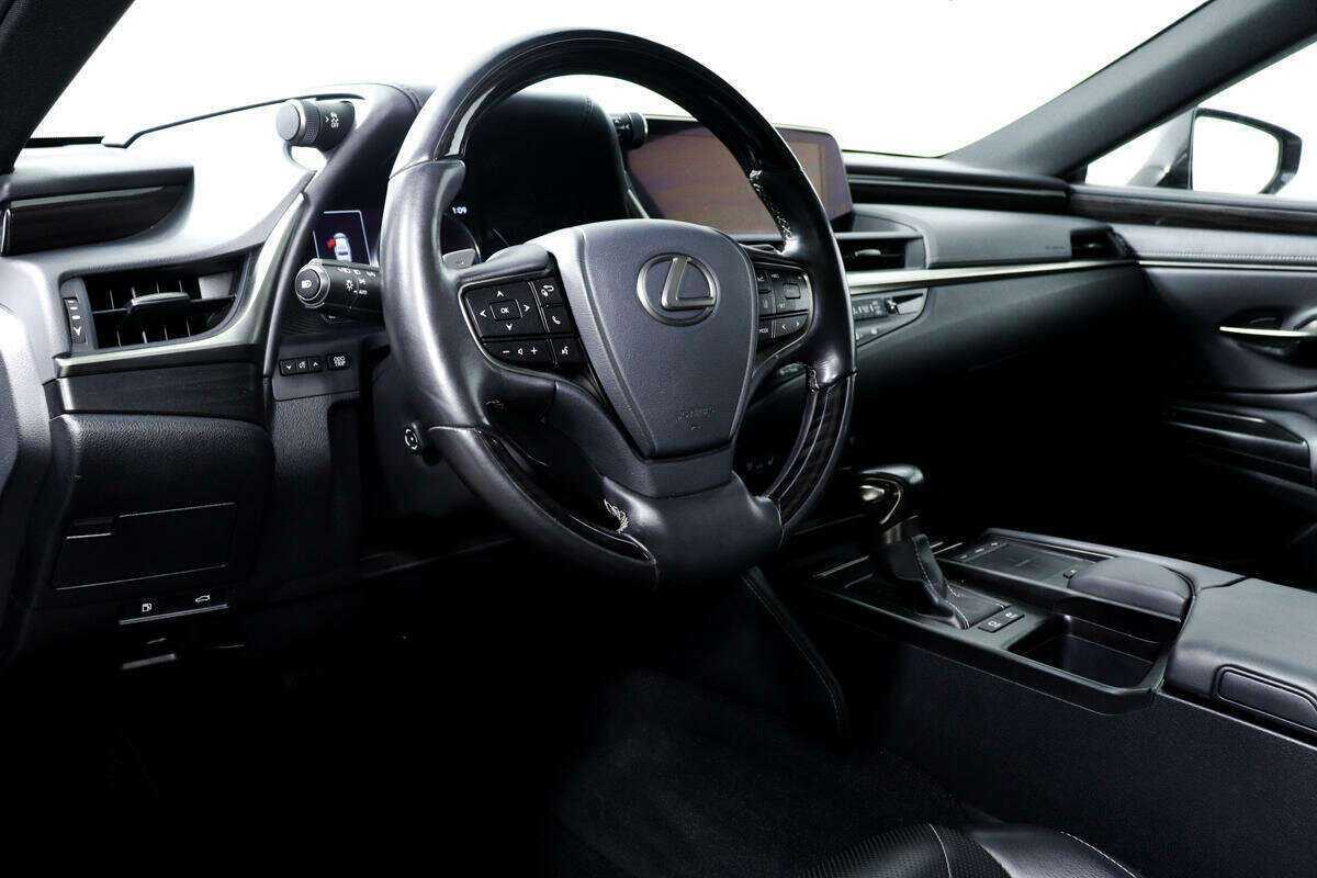 Lexus ES с пробегом — 2018 год. Фото: #12