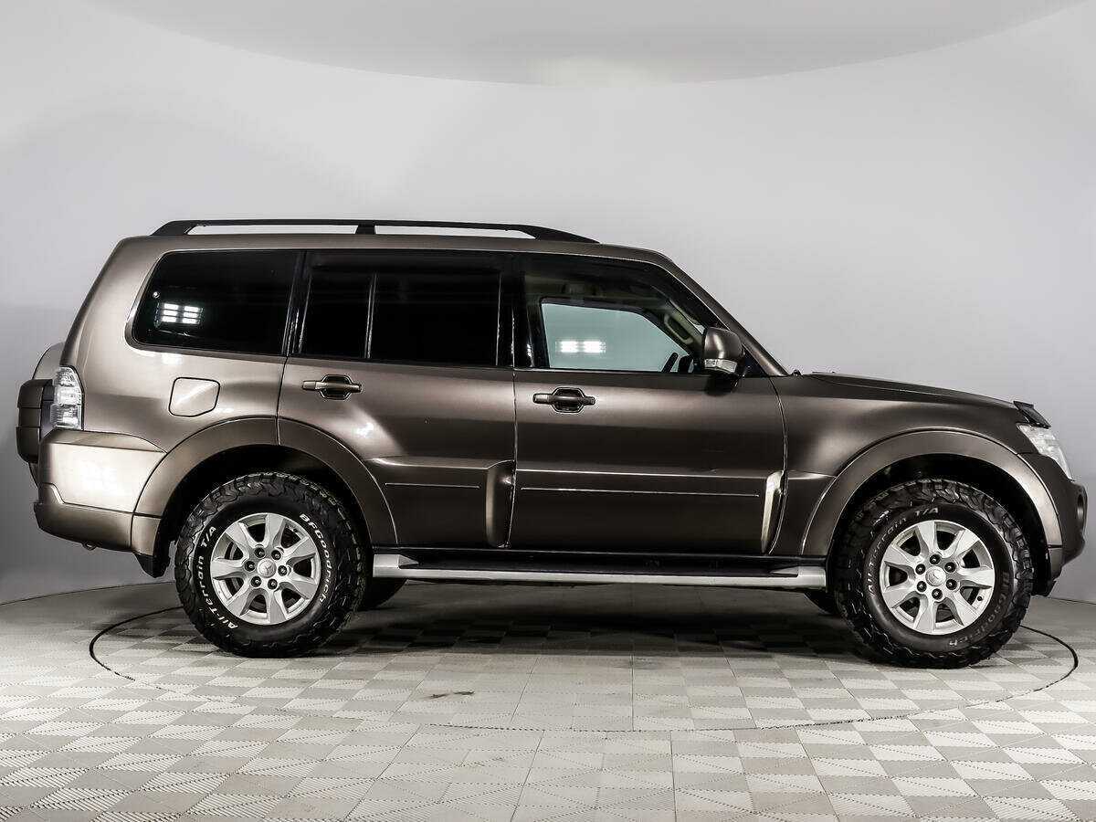 Mitsubishi Pajero с пробегом — 2013 год. Фото: #3