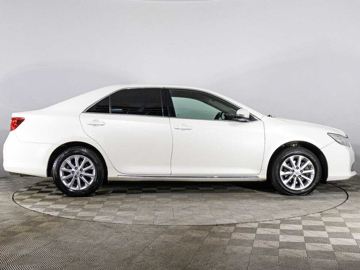 Toyota Camry с пробегом — 2014 год. Фото: #3