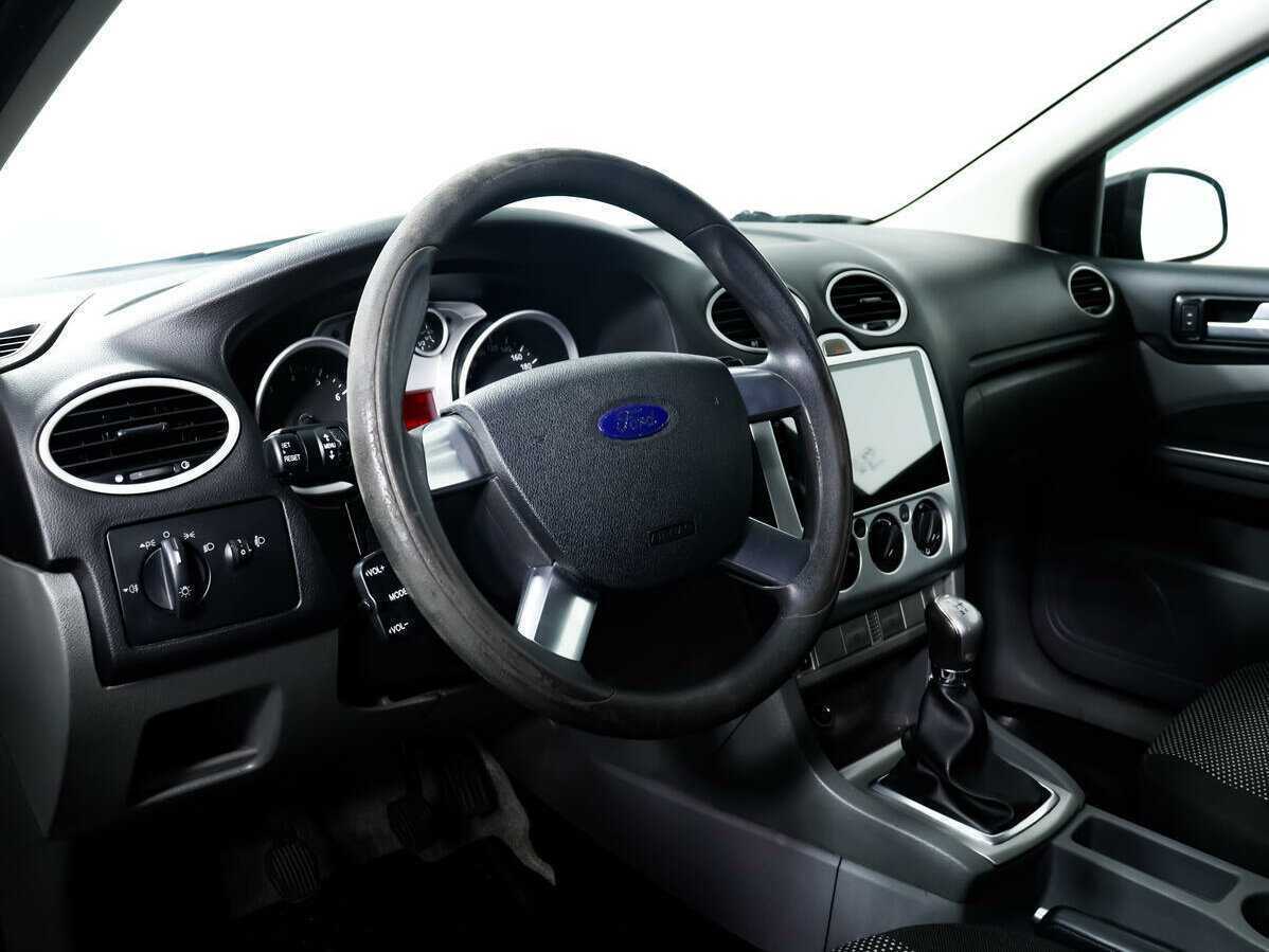 Ford Focus с пробегом — 2011 год. Фото: #10