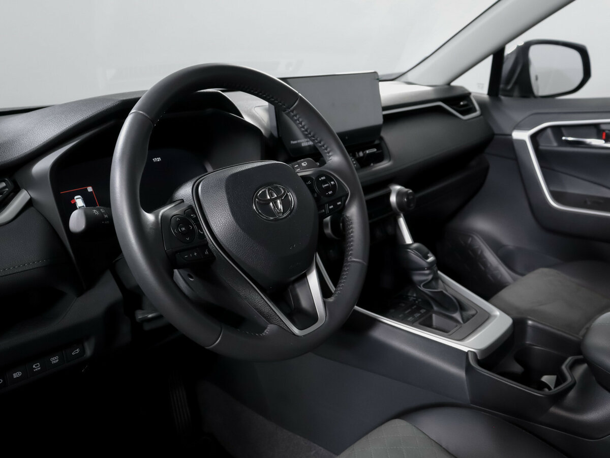 Toyota RAV4 с пробегом — 2024 год. Фото: #12