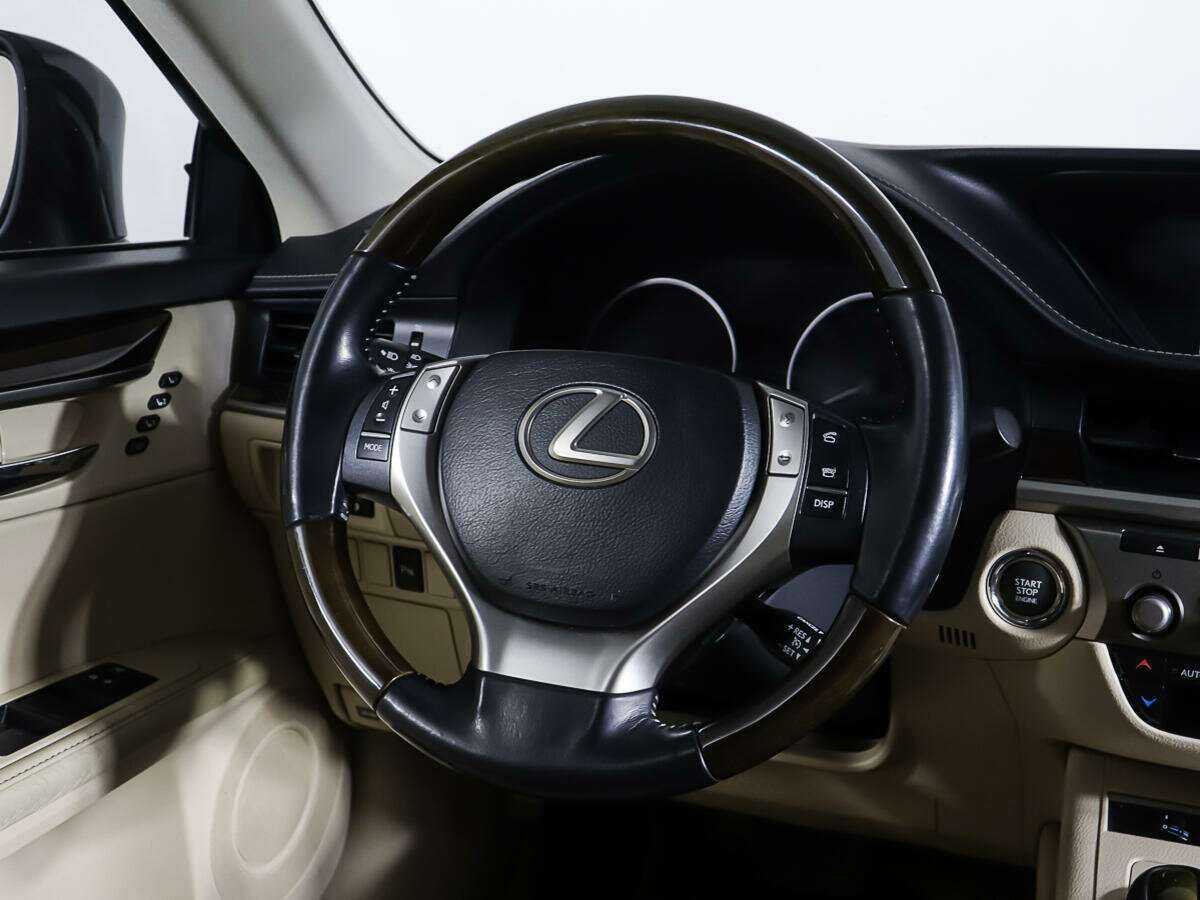Lexus ES с пробегом — 2013 год. Фото: #14
