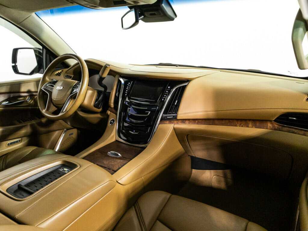 Cadillac Escalade с пробегом — 2015 год. Фото: #8