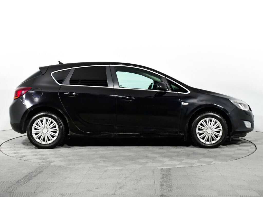 Opel Astra с пробегом — 2011 год. Фото: #3