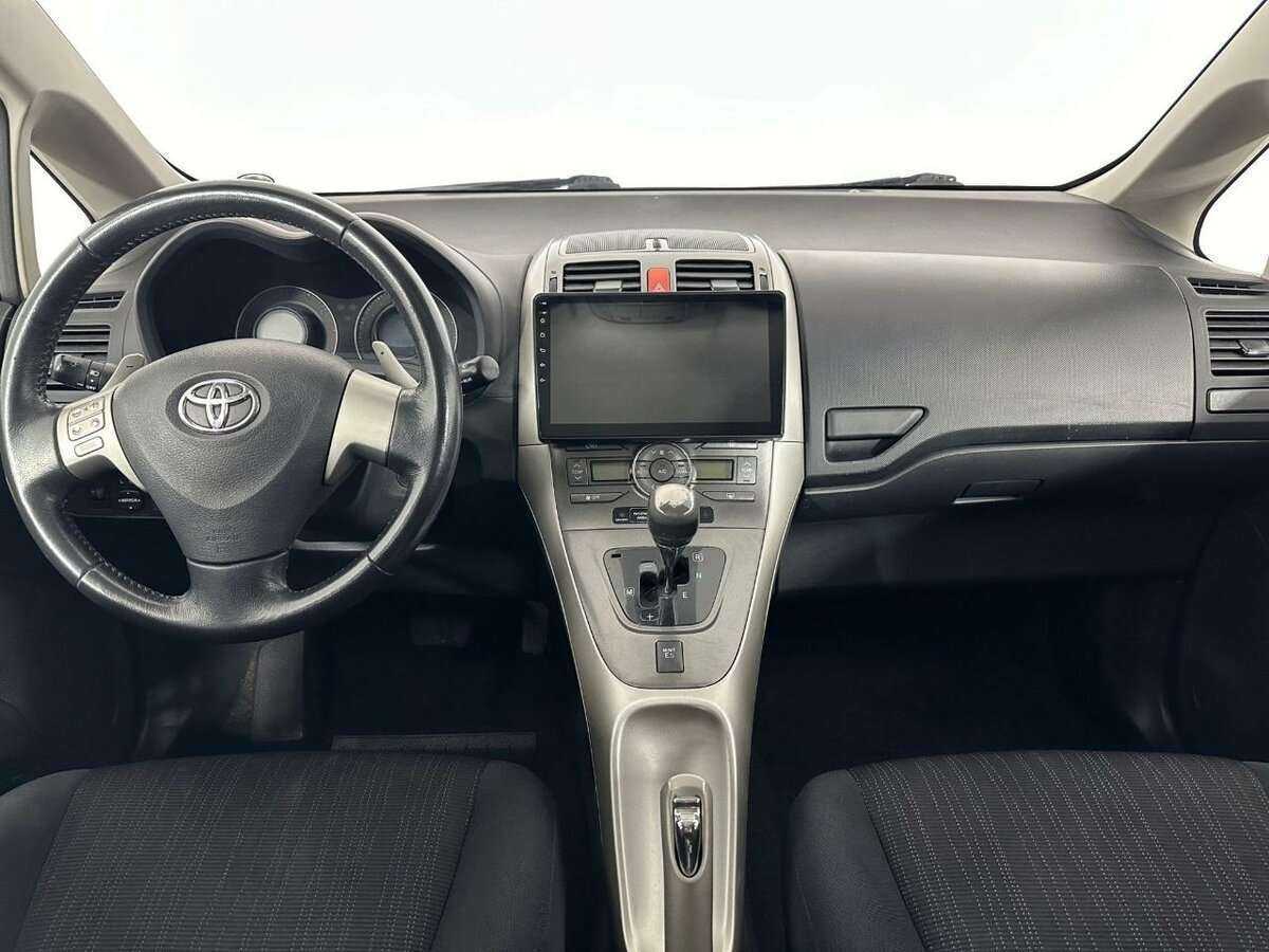 Toyota Auris с пробегом — 2007 год. Фото: #6