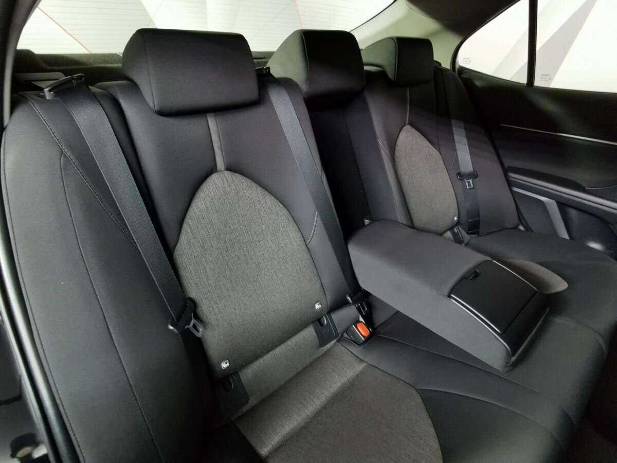 Toyota Camry с пробегом — 2021 год. Фото: #12