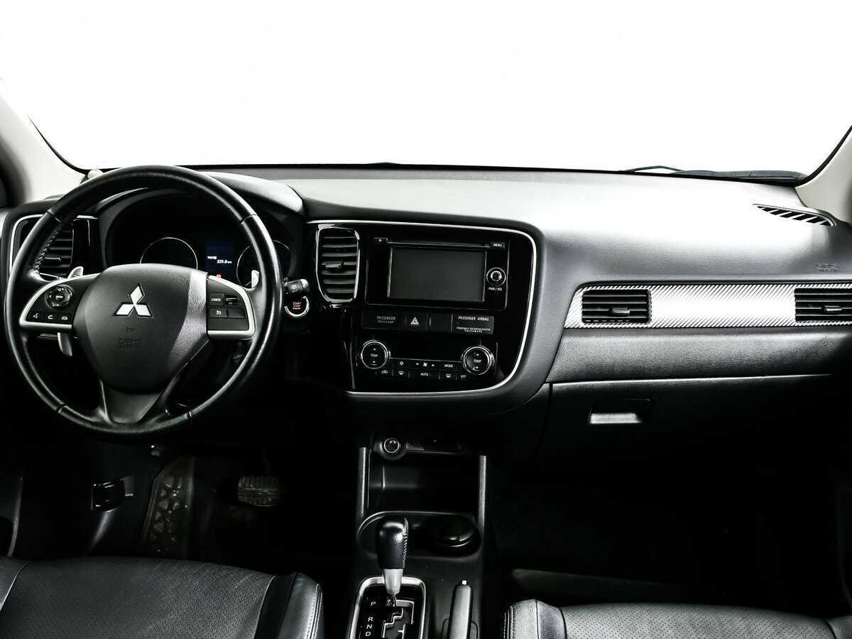 Mitsubishi Outlander с пробегом — 2014 год. Фото: #10